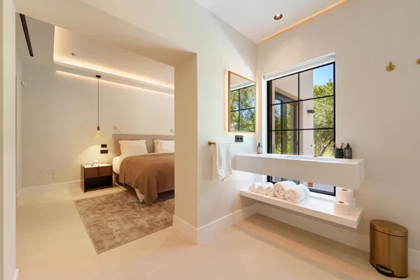 Contemporary one-level oasis just minutes from Puerto Banús, Marbella