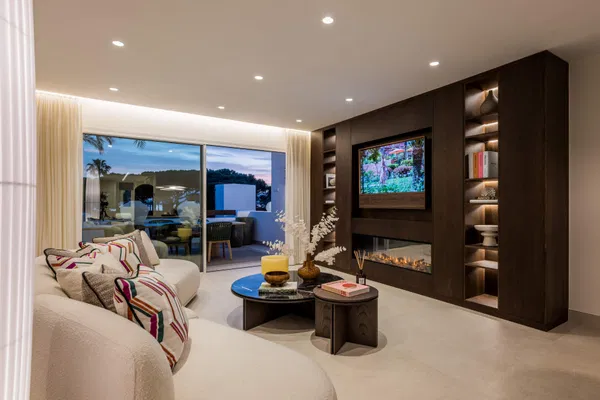 Refined, newly remodelled apartament on the beachfront in Los Monteros Palm Beach, Marbella East