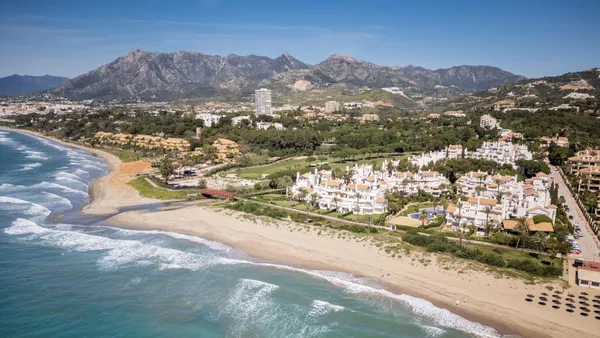 Refined, newly remodelled apartament on the beachfront in Los Monteros Palm Beach, Marbella East
