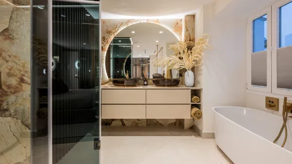 Refined, newly remodelled apartament on the beachfront in Los Monteros Palm Beach, Marbella East