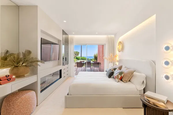 Exquisite fully renovated apartment in Menara Beach, Estepona