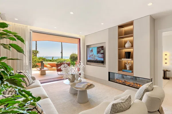 Exquisite fully renovated apartment in Menara Beach, Estepona
