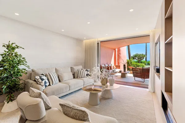 Exquisite fully renovated apartment in Menara Beach, Estepona
