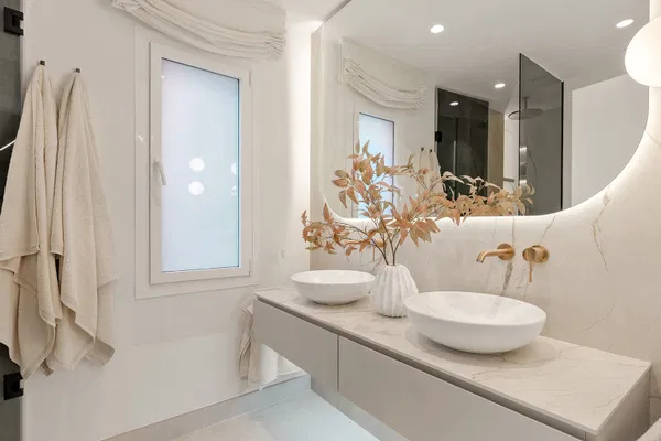 Exquisite fully renovated apartment in Menara Beach, Estepona