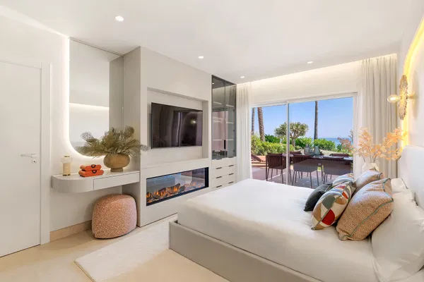 Exquisite fully renovated apartment in Menara Beach, Estepona