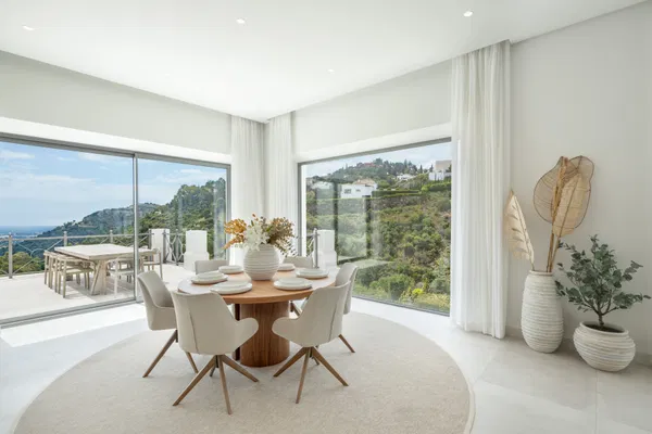 Wonderful Andalusian-style contemporary villa with stunning sea views in El Madroñal, Benahavís