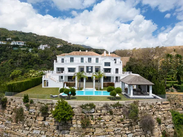 Wonderful Andalusian-style contemporary villa with stunning sea views in El Madroñal, Benahavís