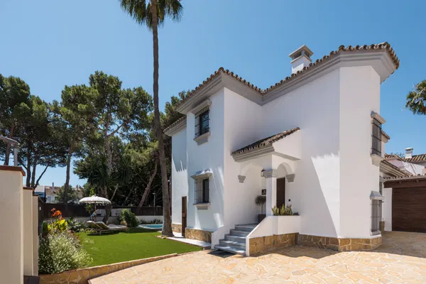 Fully renovated villa in Altos del Rodeo, Nueva Andalucia