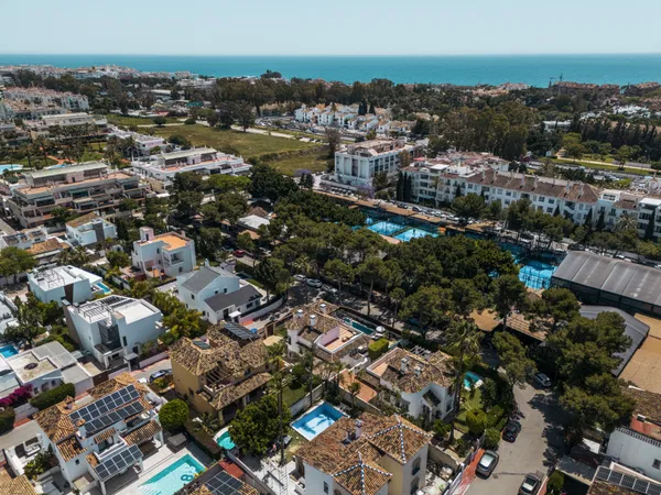 Fully renovated villa in Altos del Rodeo, Nueva Andalucia