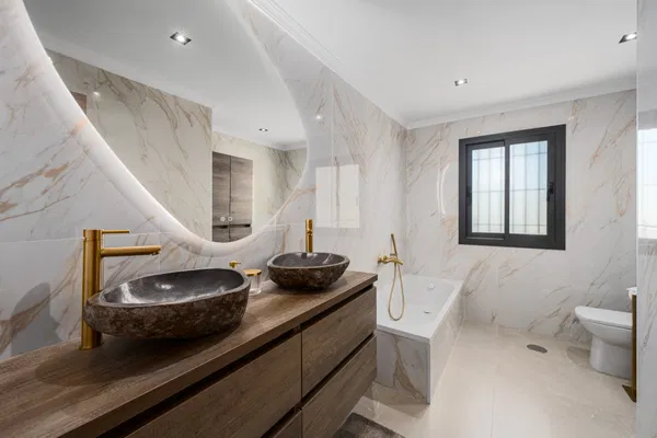 Fully renovated villa in Altos del Rodeo, Nueva Andalucia