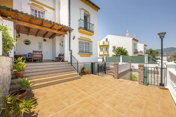 Elegant home with sea views and great potential for personalized renovation in Gibralfaro, Málaga