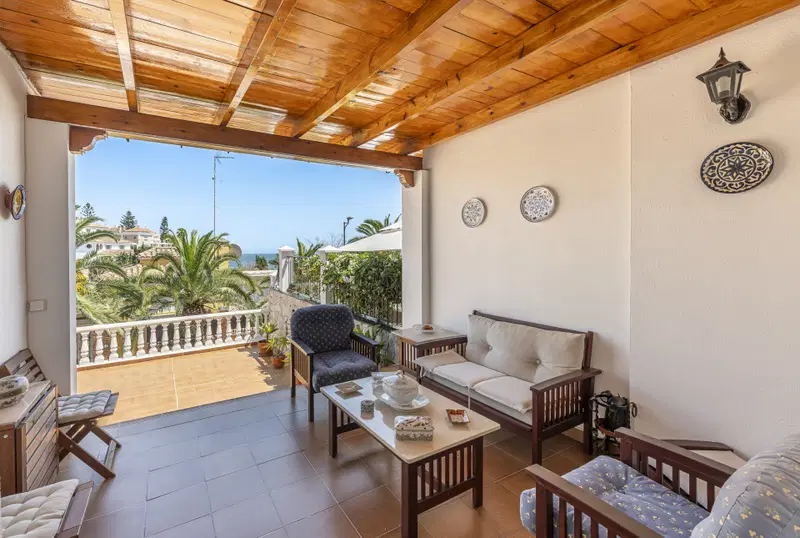 Elegant home with sea views and great potential for personalized renovation in Gibralfaro, Málaga