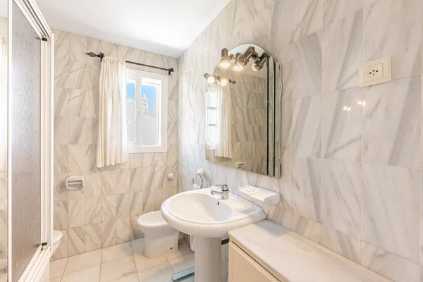 Elegant home with sea views and great potential for personalized renovation in Gibralfaro, Málaga