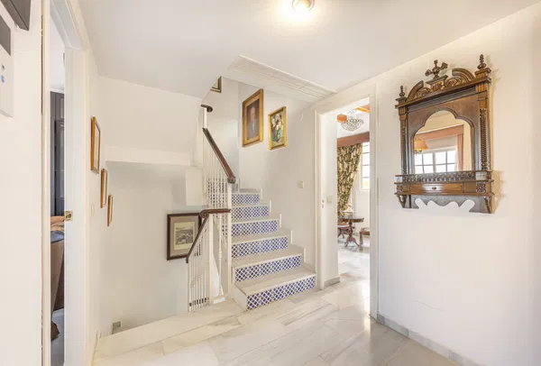 Elegant home with sea views and great potential for personalized renovation in Gibralfaro, Málaga