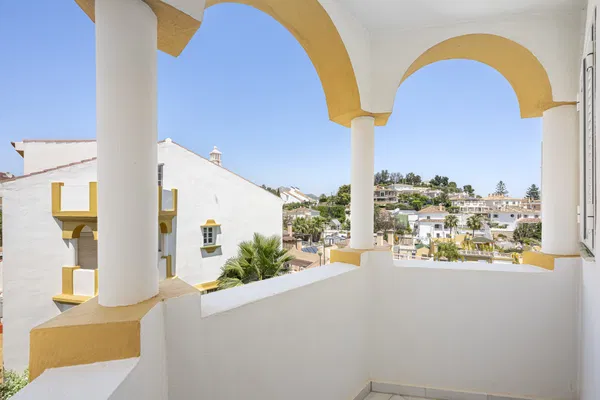 Elegant home with sea views and great potential for personalized renovation in Gibralfaro, Málaga