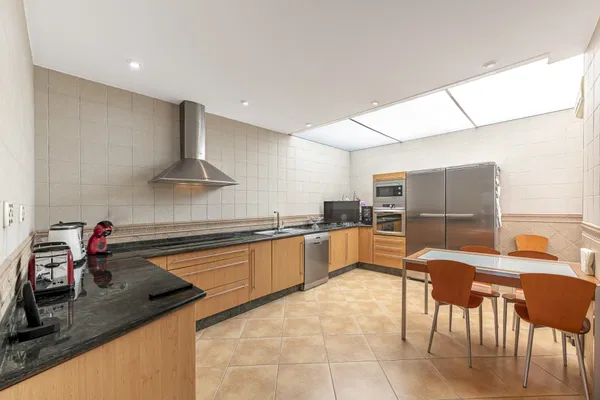 Elegant home with sea views and great potential for personalized renovation in Gibralfaro, Málaga