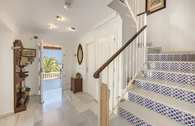 Elegant home with sea views and great potential for personalized renovation in Gibralfaro, Málaga