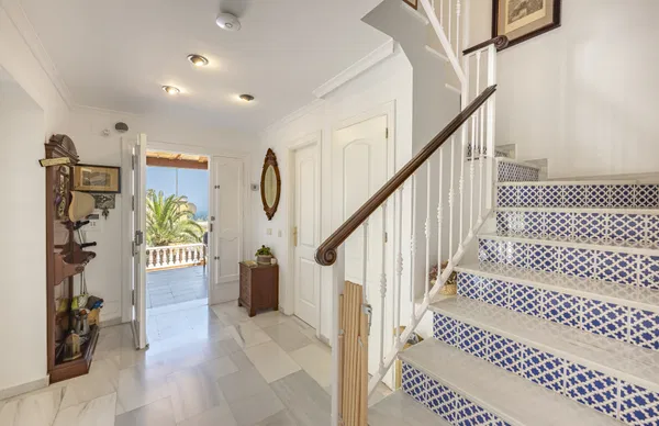Elegant home with sea views and great potential for personalized renovation in Gibralfaro, Málaga