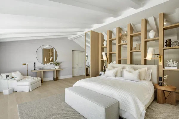 Impressive villa on the front line of the golf course at Las Brisas, Nueva Andalucía