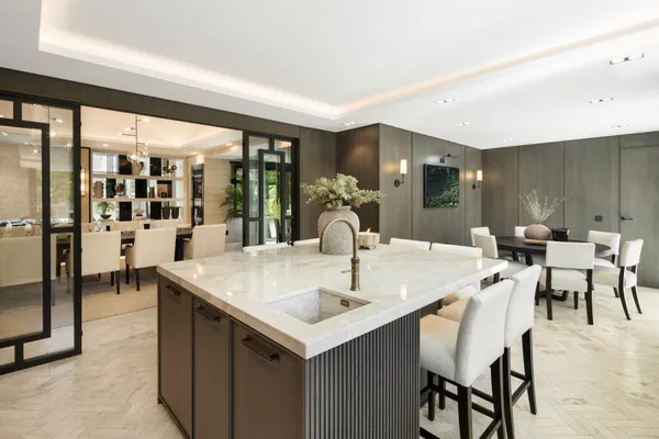 Impressive villa on the front line of the golf course at Las Brisas, Nueva Andalucía