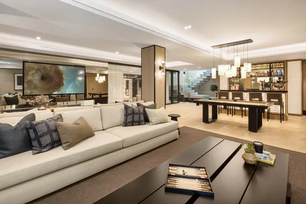 Impressive villa on the front line of the golf course at Las Brisas, Nueva Andalucía