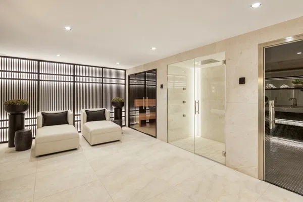 Impressive villa on the front line of the golf course at Las Brisas, Nueva Andalucía