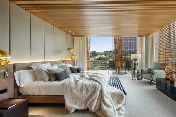 Spectacular design villa that blends with nature, offering expansive sea views in Benahavís