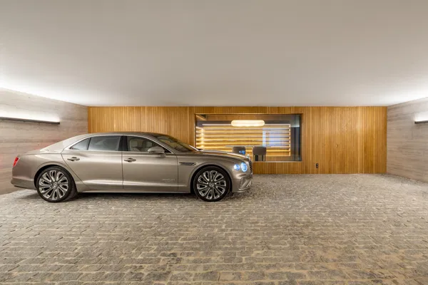 Spectacular design villa that blends with nature, offering expansive sea views in Benahavís