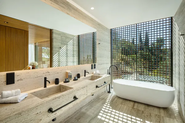 Spectacular design villa that blends with nature, offering expansive sea views in Benahavís