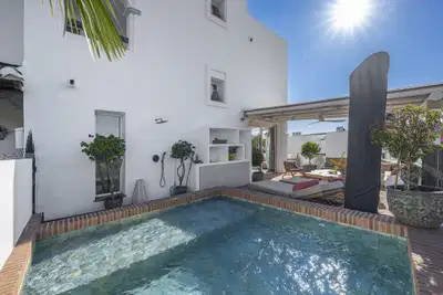 Elegant townhouse with private pool & panoramic views in Arco Iris, Altos de Puente Romano