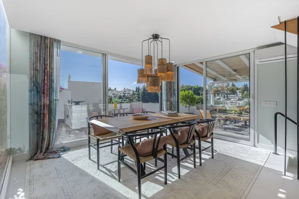 Elegant townhouse with private pool & panoramic views in Arco Iris, Altos de Puente Romano