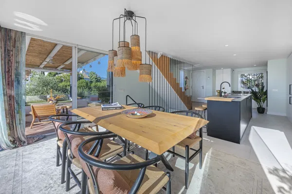 Elegant townhouse with private pool & panoramic views in Arco Iris, Altos de Puente Romano