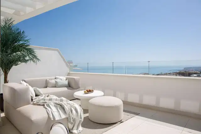 Incredible fully furnished penthouse with spectacular views in El Higuerón West, Fuengirola
