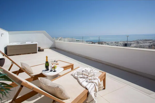 Incredible fully furnished penthouse with spectacular views in El Higuerón West, Fuengirola