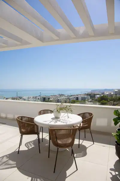 Incredible fully furnished penthouse with spectacular views in El Higuerón West, Fuengirola