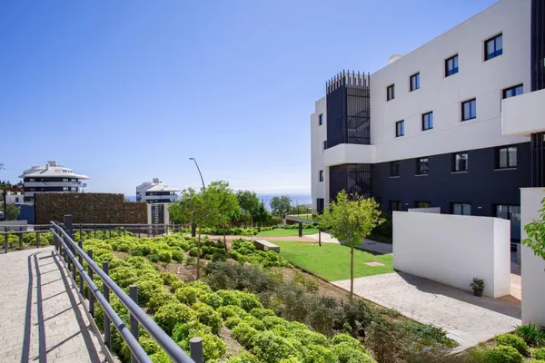 Incredible fully furnished penthouse with spectacular views in El Higuerón West, Fuengirola