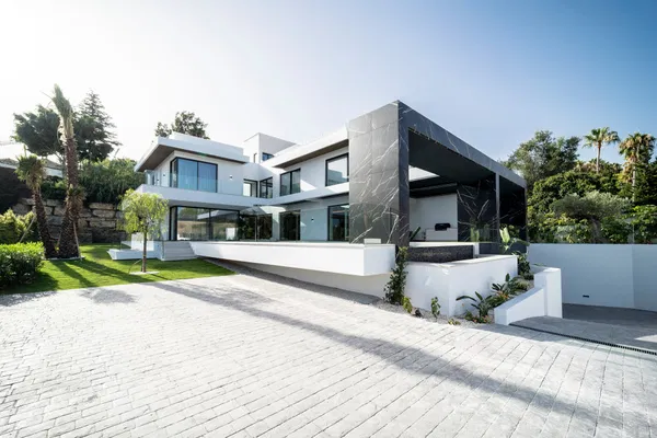 Incredible new-build luxury villa with panoramic views in El Paraiso, Estepona East