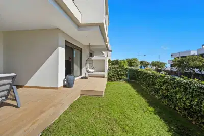 Spacious elevated ground floor apartment with extra benefits in Las Mesas, Estepona