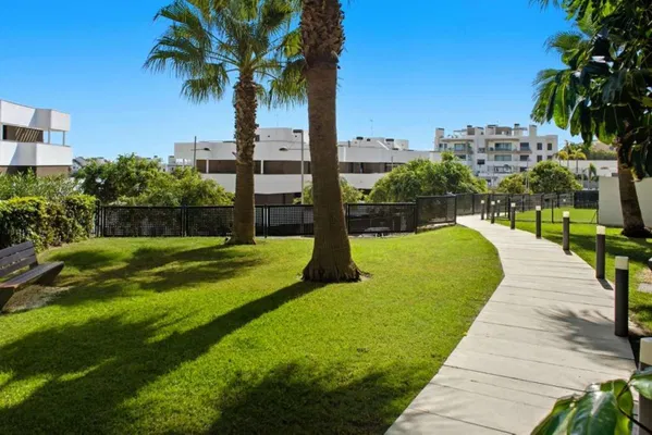 Spacious elevated ground floor apartment with extra benefits in Las Mesas, Estepona