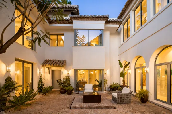 Stunning mediterranean villla with impressive views in Monte Halcones, Benahavís