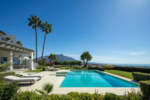 Stunning mediterranean villla with impressive views in Monte Halcones, Benahavís