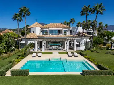 Stunning mediterranean villla with impressive views in Monte Halcones, Benahavís