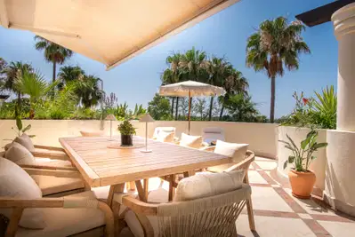 Elegant duplex penthouse with golf views in the prestigious Las Alamandas, Nueva Andalucia