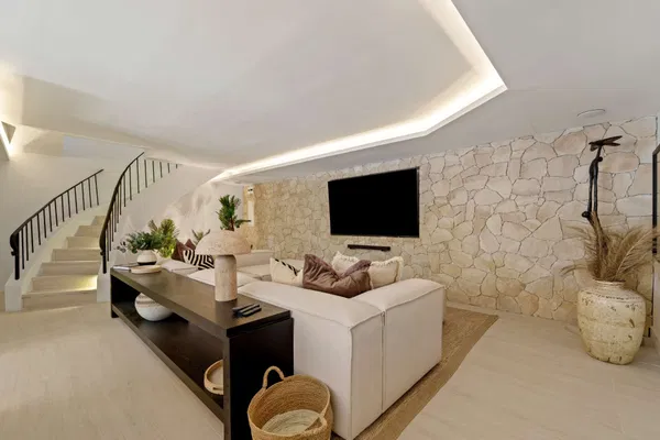 Mediterranean-style villa in the heart of Nueva Andalucía, Marbella.