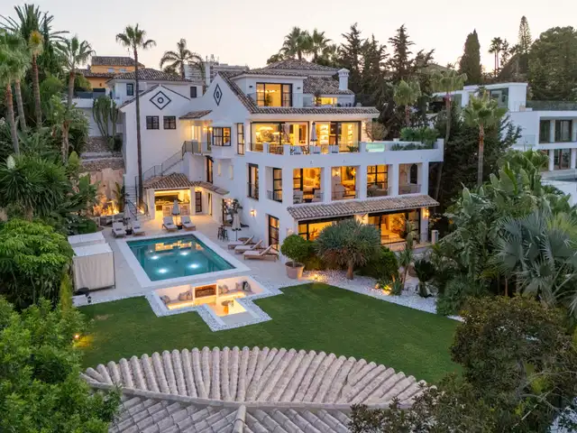 Mediterranean-style villa in the heart of Nueva Andalucía, Marbella.