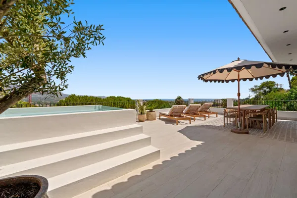 Mediterranean-style villa in the heart of Nueva Andalucía, Marbella.