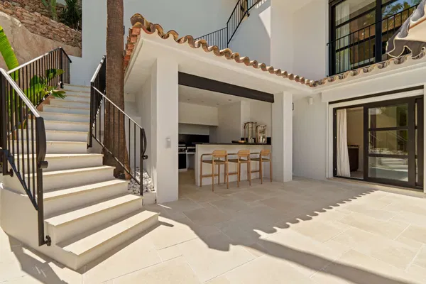 Mediterranean-style villa in the heart of Nueva Andalucía, Marbella.