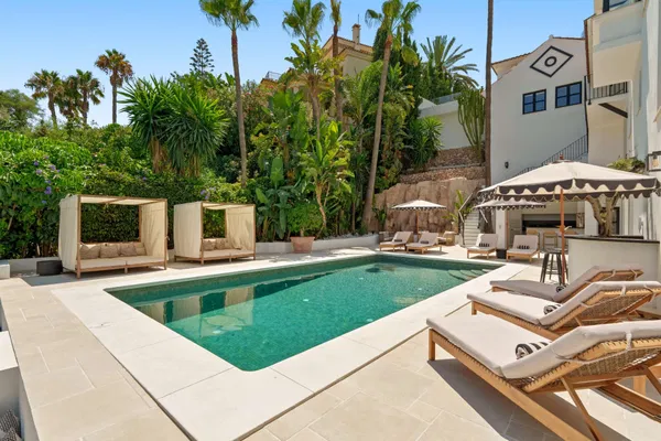 Mediterranean-style villa in the heart of Nueva Andalucía, Marbella.