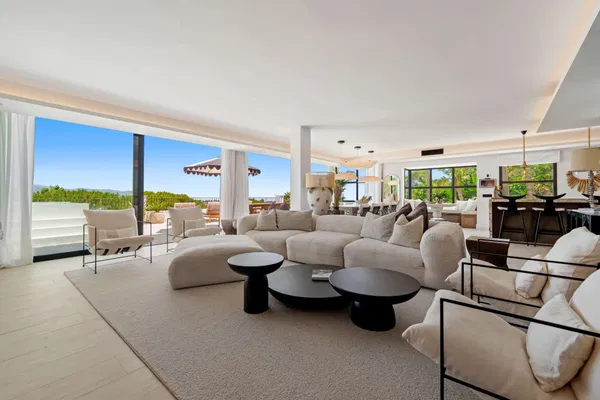 Mediterranean-style villa in the heart of Nueva Andalucía, Marbella.