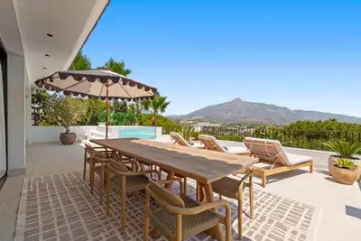 Mediterranean-style villa in the heart of Nueva Andalucía, Marbella.